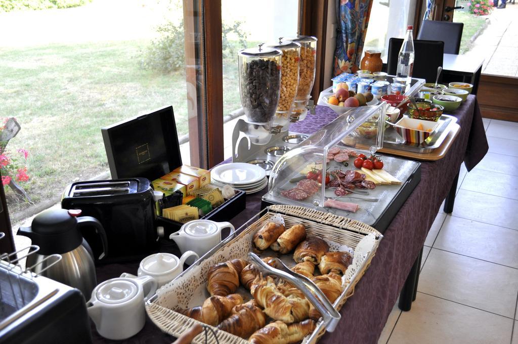 Hotel Restaurant Le Relais De Pouilly エクステリア 写真