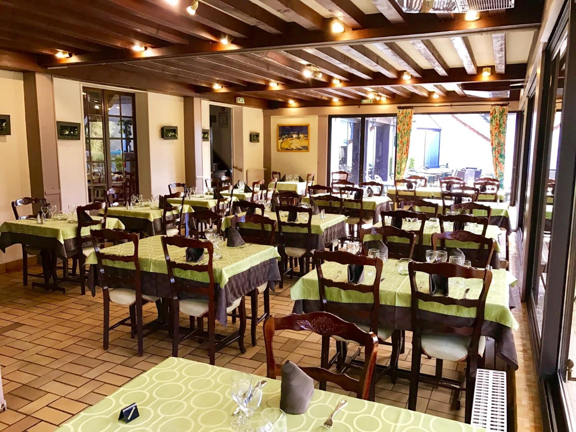 Hotel Restaurant Le Relais De Pouilly エクステリア 写真