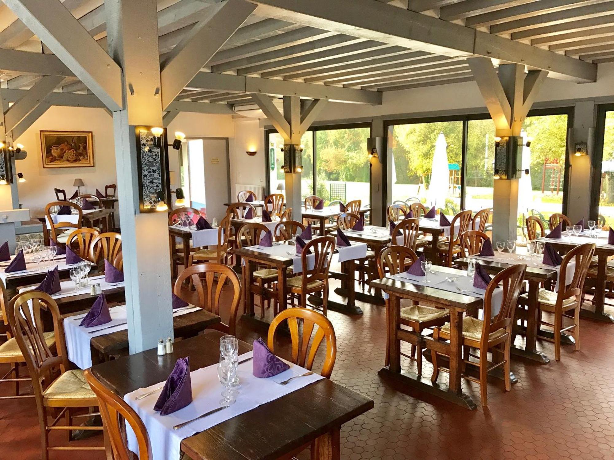 Hotel Restaurant Le Relais De Pouilly エクステリア 写真