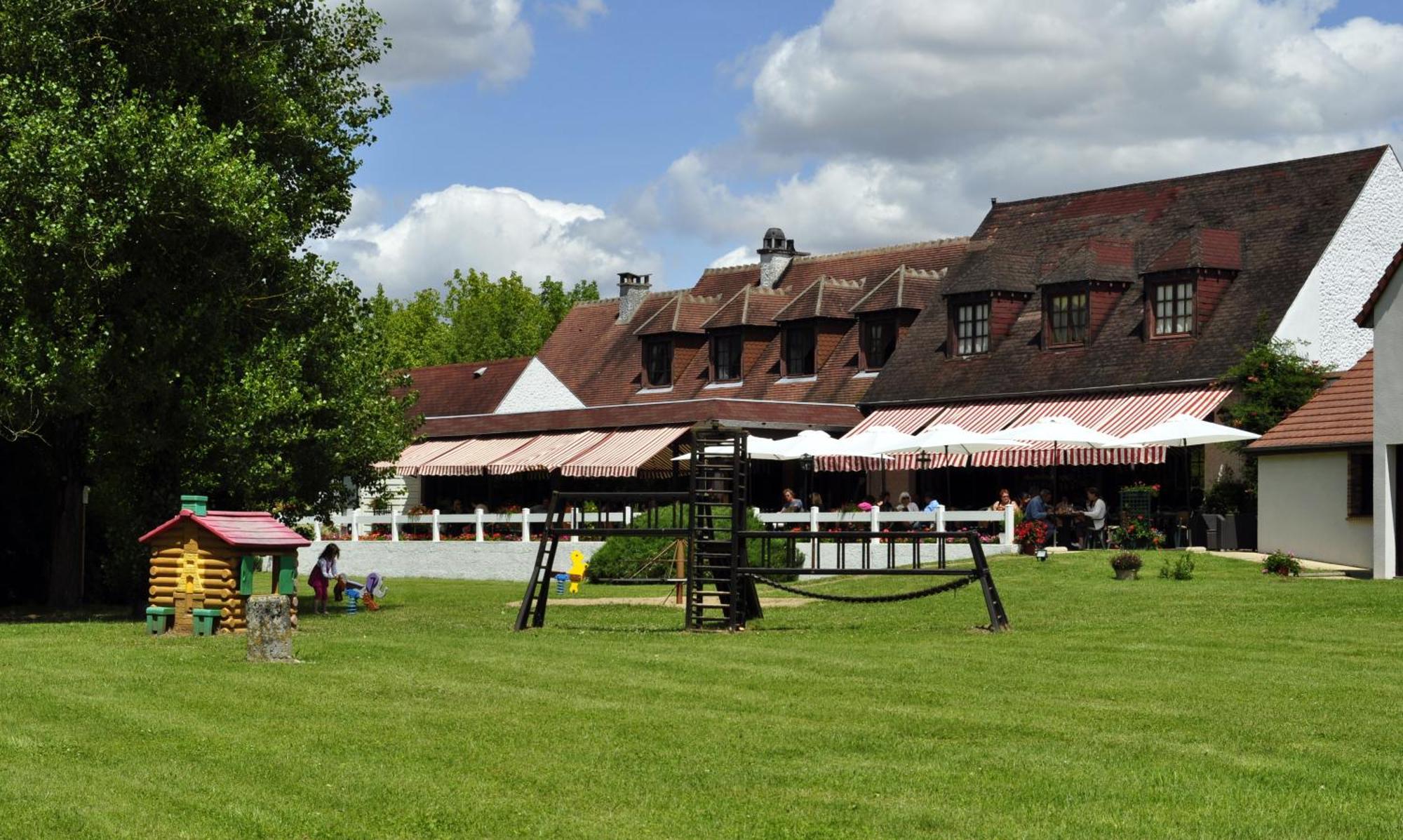 Hotel Restaurant Le Relais De Pouilly エクステリア 写真