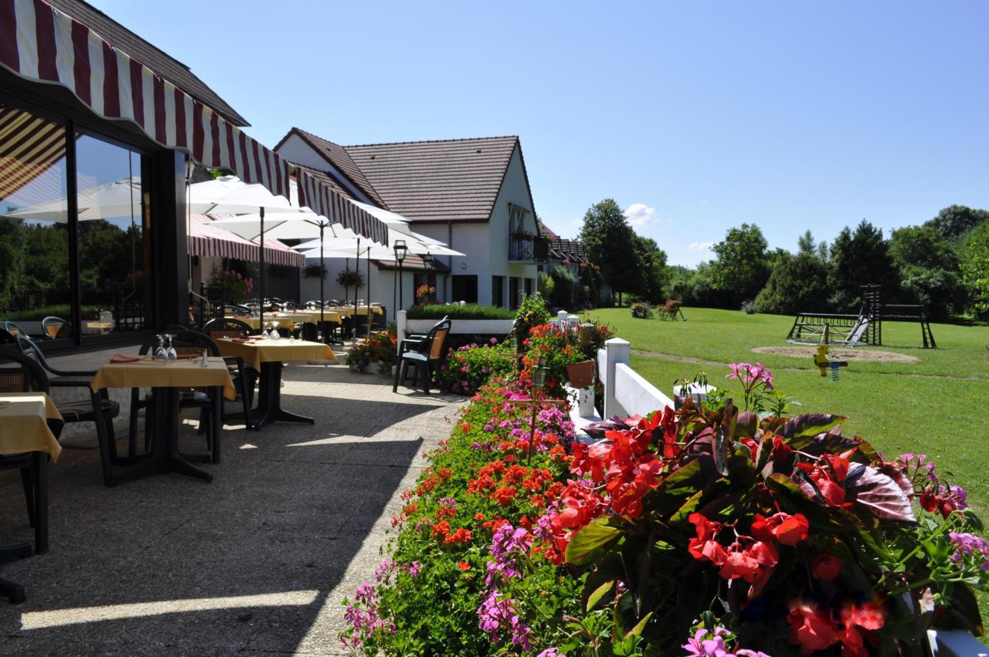 Hotel Restaurant Le Relais De Pouilly エクステリア 写真