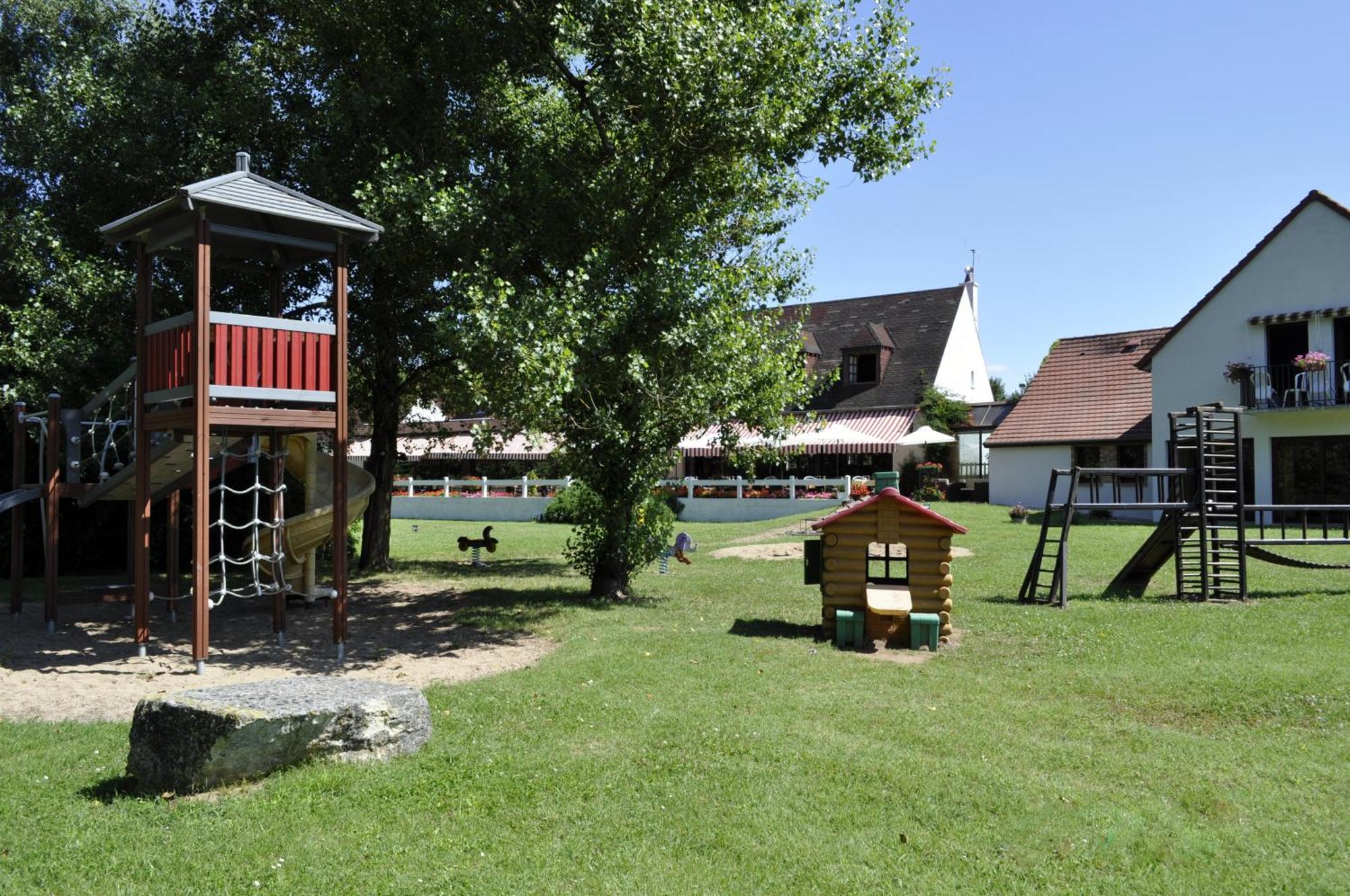 Hotel Restaurant Le Relais De Pouilly エクステリア 写真