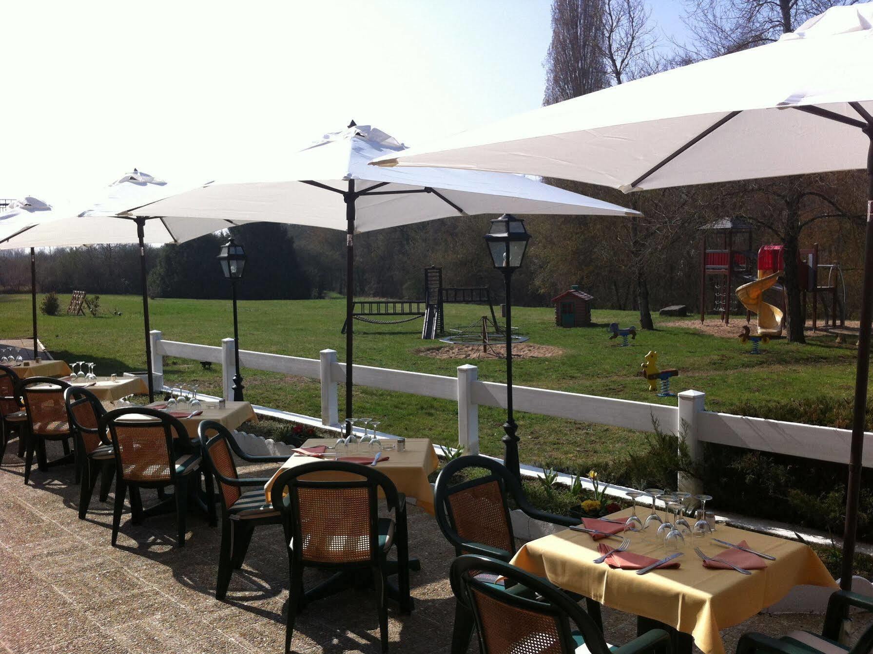 Hotel Restaurant Le Relais De Pouilly エクステリア 写真