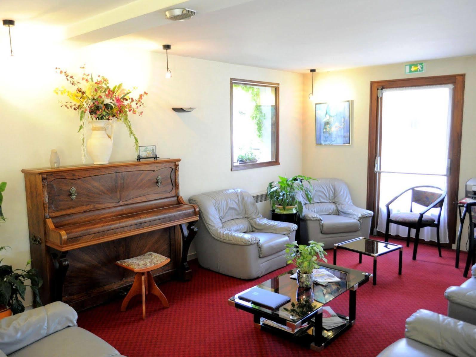 Hotel Restaurant Le Relais De Pouilly エクステリア 写真