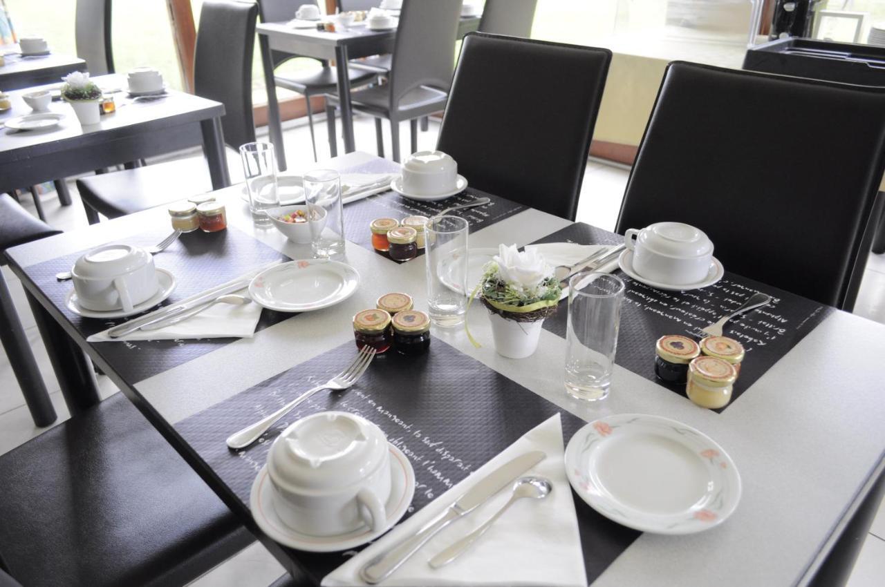 Hotel Restaurant Le Relais De Pouilly エクステリア 写真